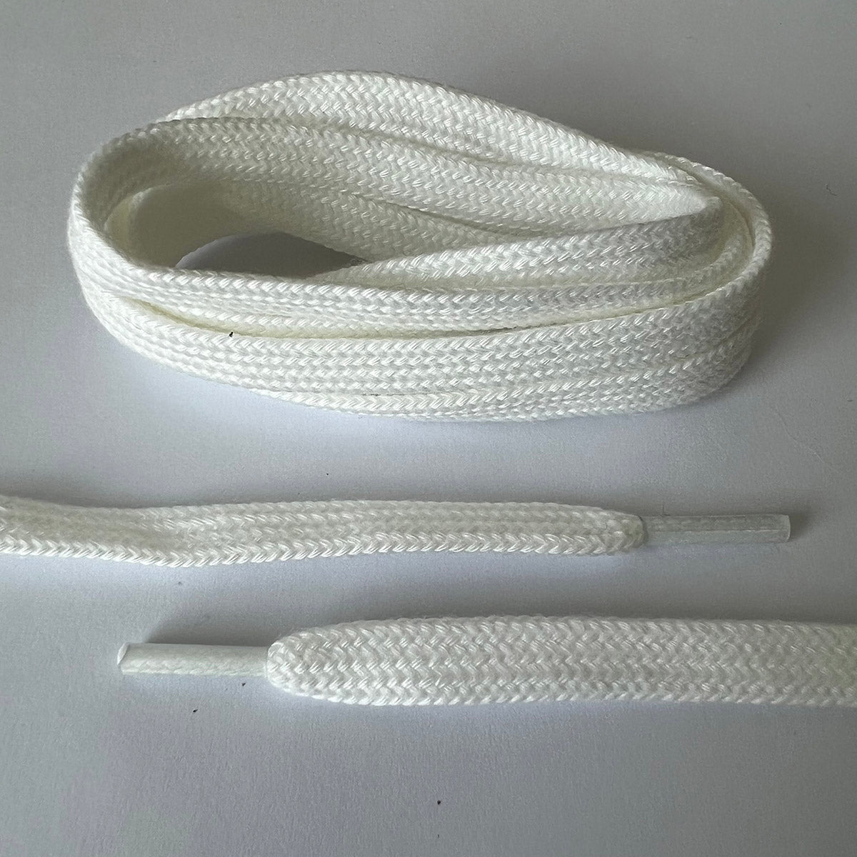 White on sale gucci laces